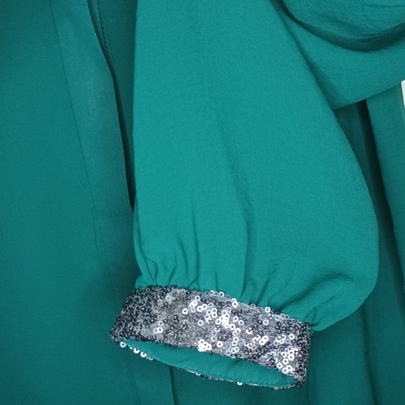 APT. 9 Elegant Green Blouse with Black Collar - Picture 4 of 7